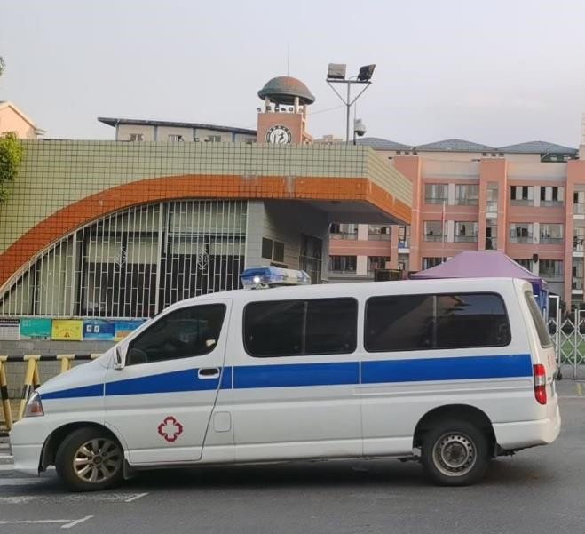 泉港救护车出租护送骨折病人一公里多少钱